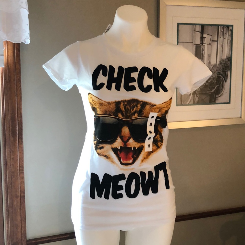 BRAND NEW T-shirt 😻